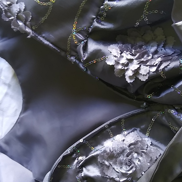 Dress - Picture 10 of 11